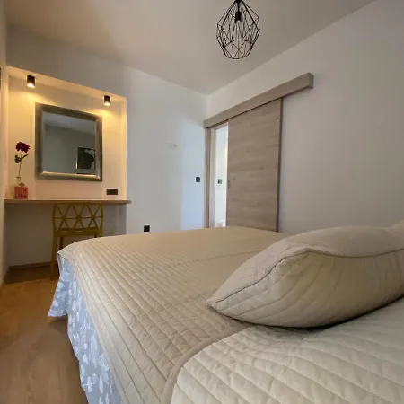 Apartments Fantasia Pula Exterior photo