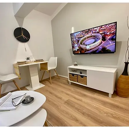 Apartments Fantasia Pula Exterior photo