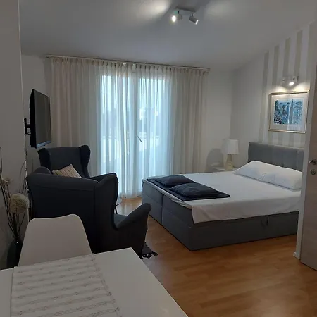 Apartments Fantasia Pula Exterior photo